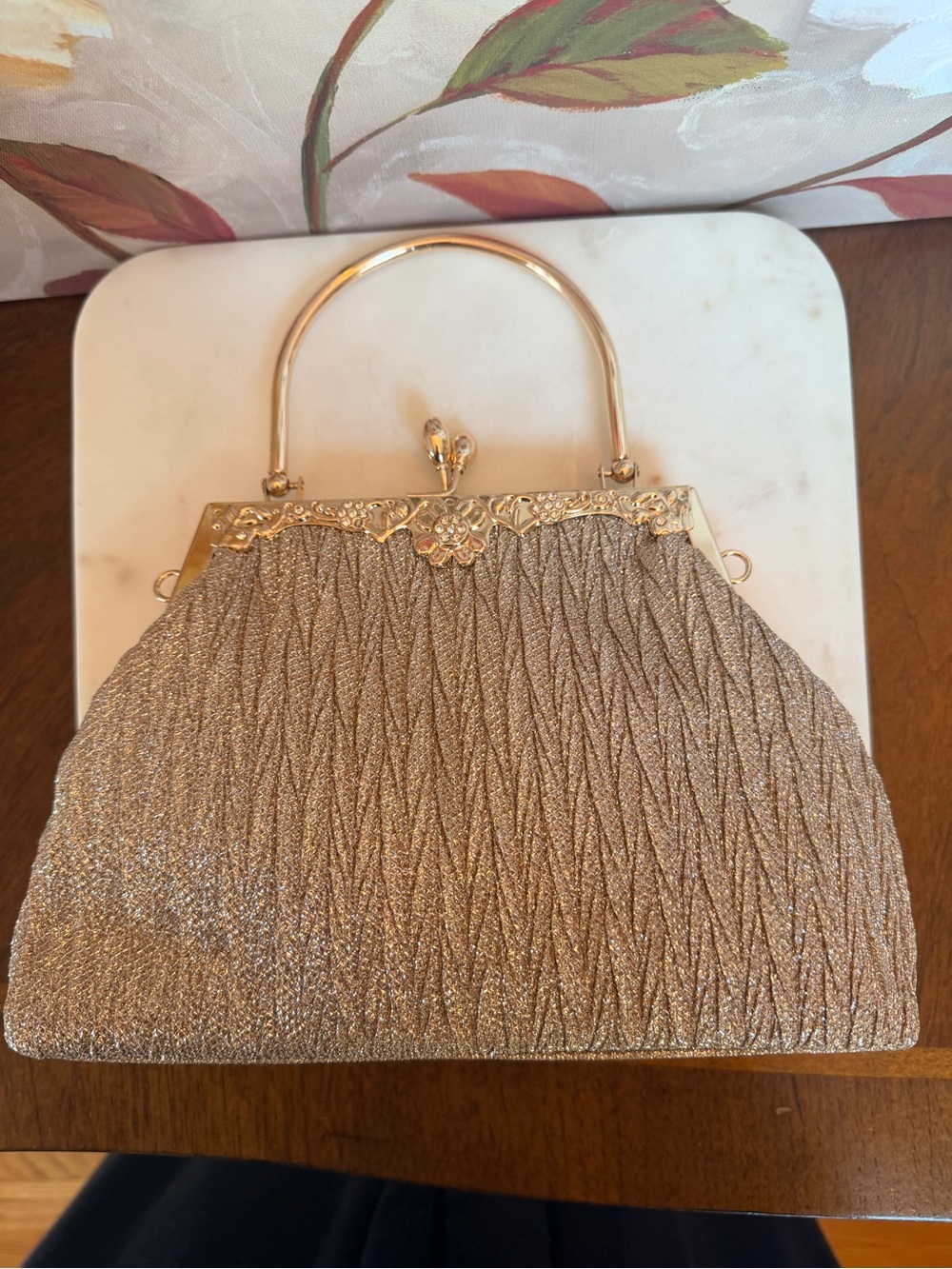 Vintage-Style Champagne Ornate Gold Frame Handbag w/Crossbody Gold-Tone Chain - Picture 11 of 11